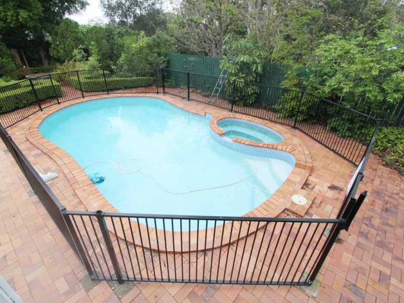 Standard Pool Mount Gravatt 