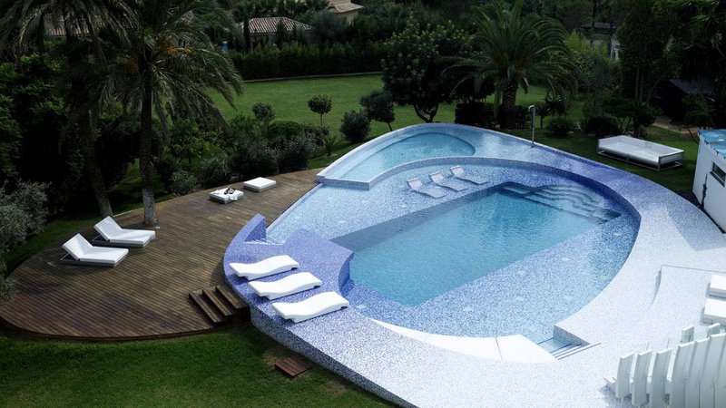 Luxury Pool Balmoral 